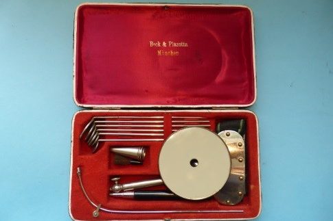 Die Schatzkästchen der Laryngologie; Frühe Untersuchungsbestecke der HNO-Heilkunde