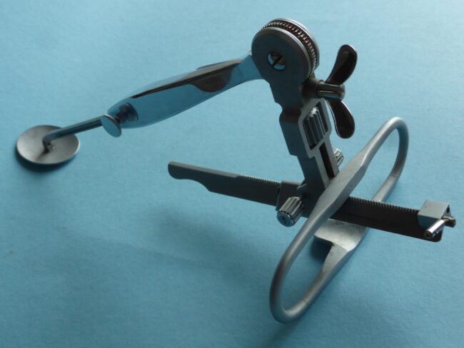 Der Beginn der direkten Laryngoskopie_Vom Schweben zum Stützen